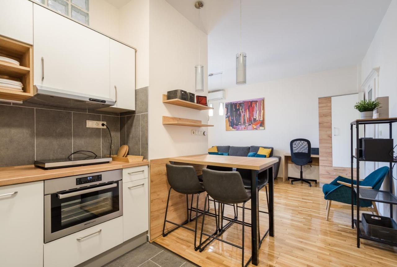 Bpr Blue Paradise Apartment With A/C Budapest Bagian luar foto