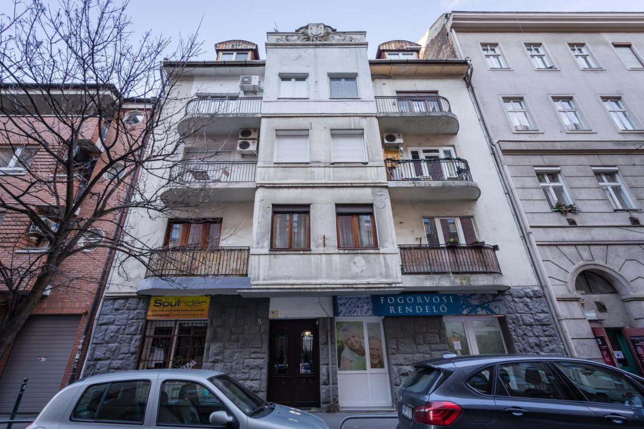 Bpr Blue Paradise Apartment With A/C Budapest Bagian luar foto